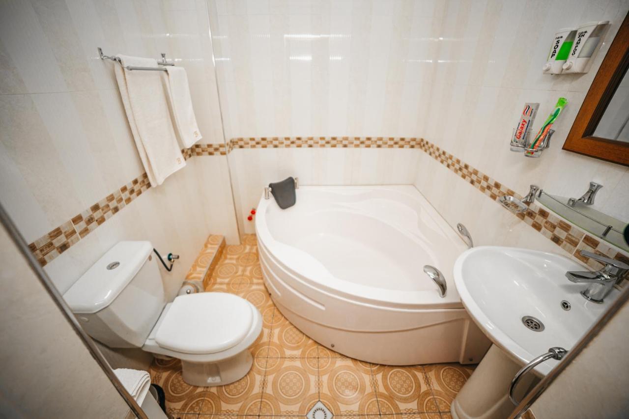 Buyuk Ipak Yo'Li Hotel Namangan Bagian luar foto