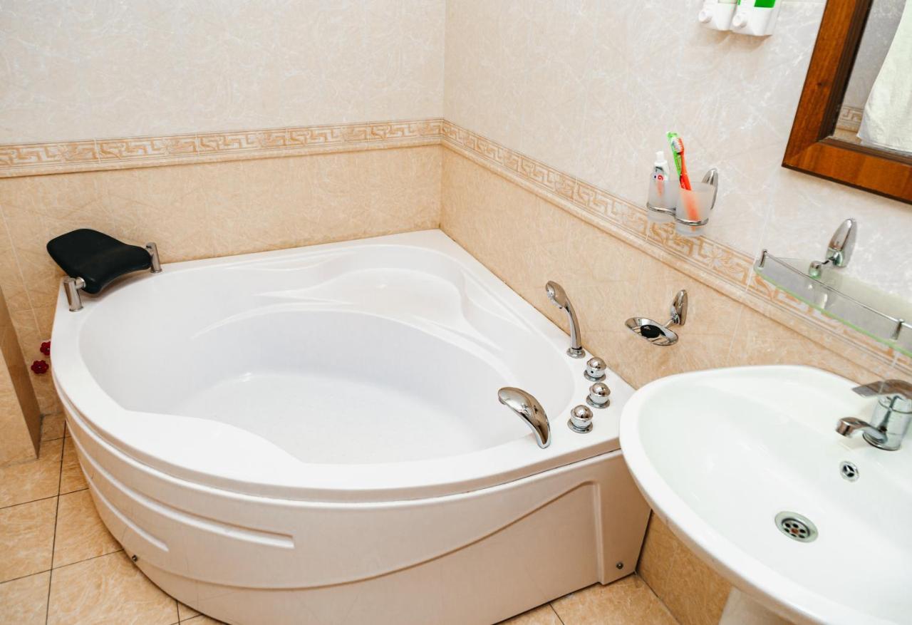 Buyuk Ipak Yo'Li Hotel Namangan Bagian luar foto