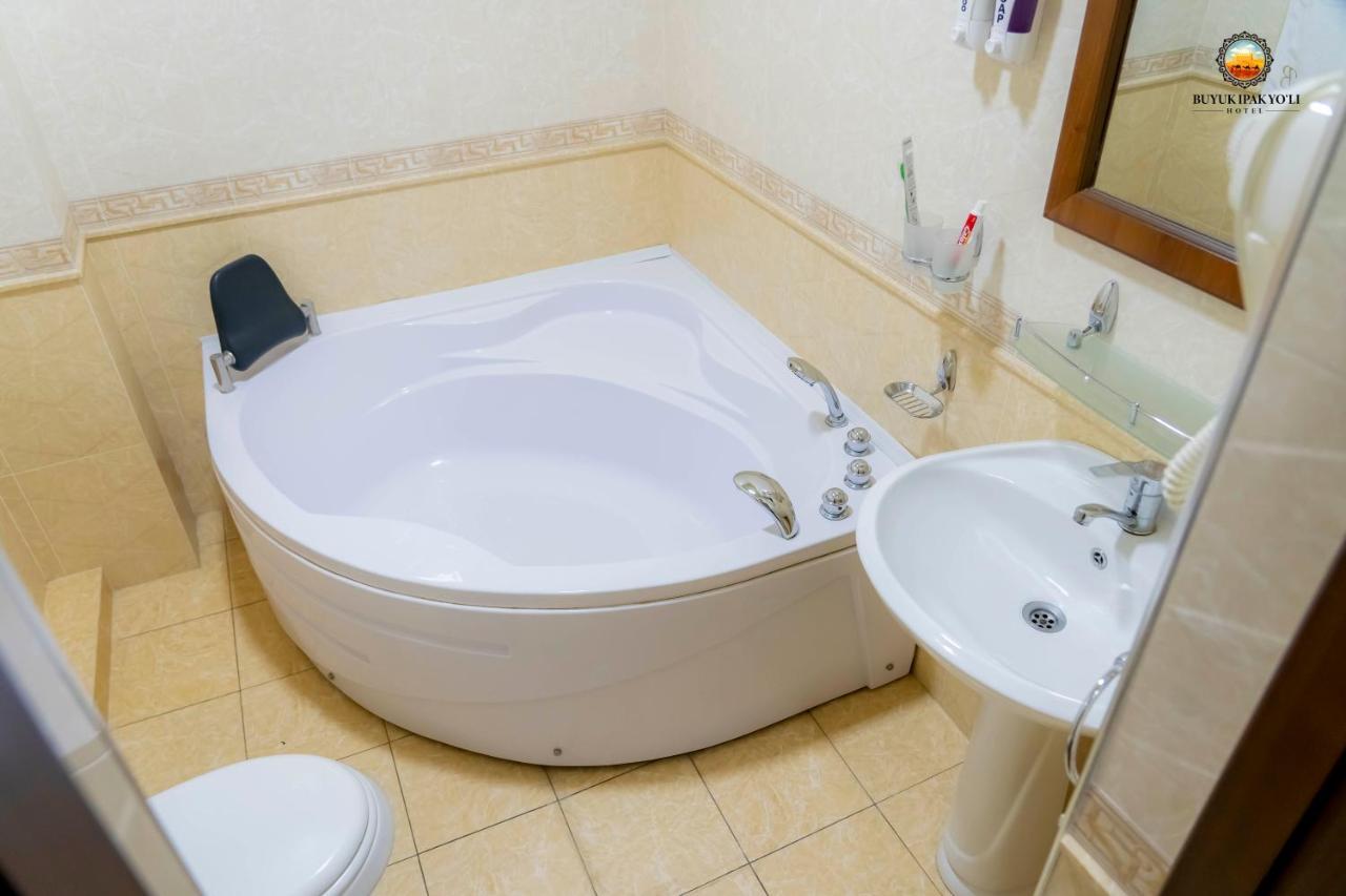 Buyuk Ipak Yo'Li Hotel Namangan Bagian luar foto